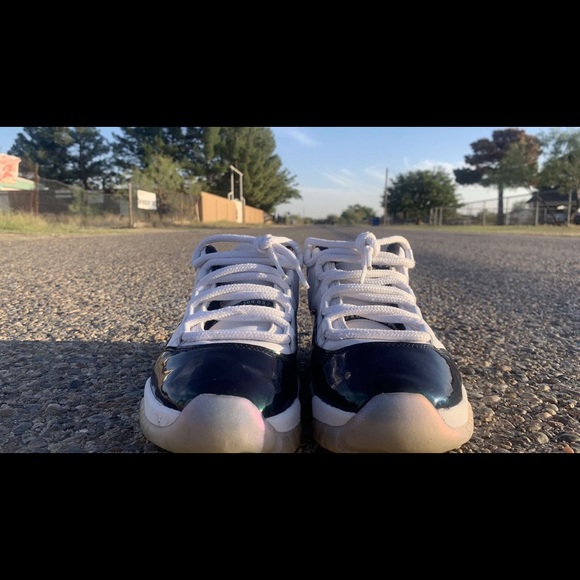 Jordan 11 emerald - Picture 3 of 4